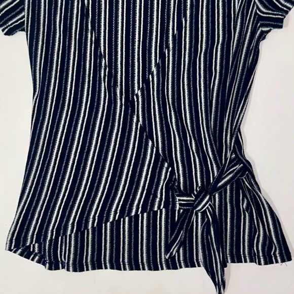 New Lucky Brand Navy and White Striped Short Sleeve Top side knotted Shirt S - Picture 6 of 11